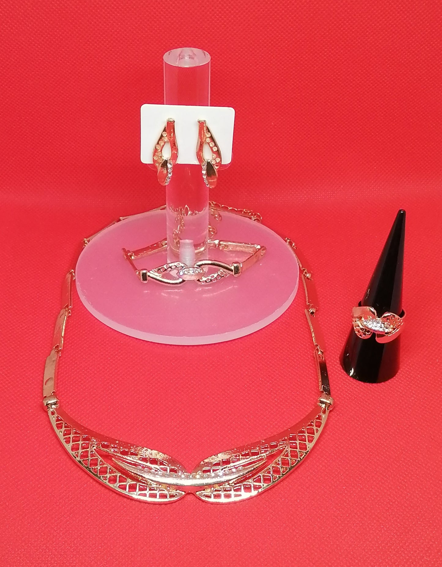 Collier orné
