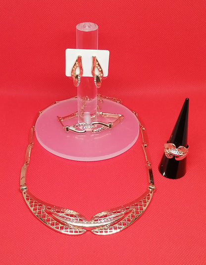 Collier orné
