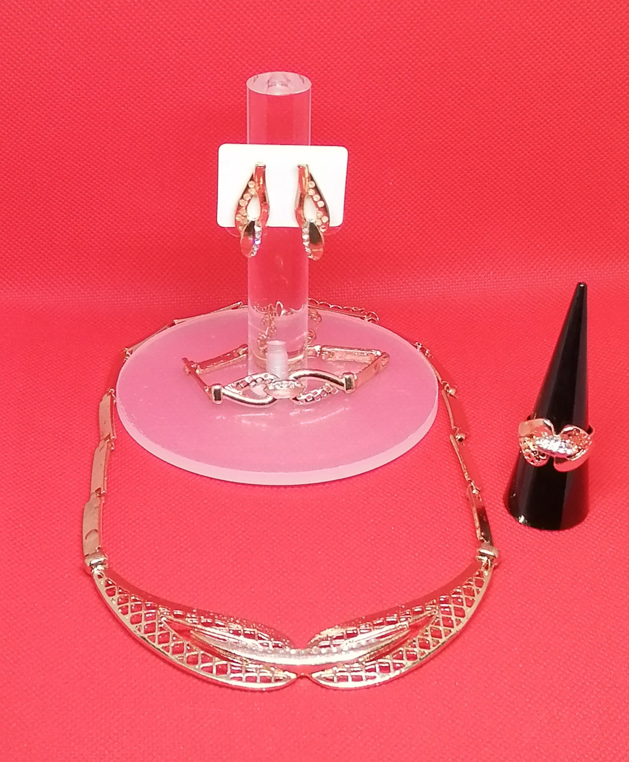 Collier orné