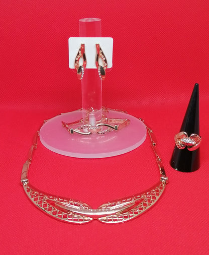 Collier orné